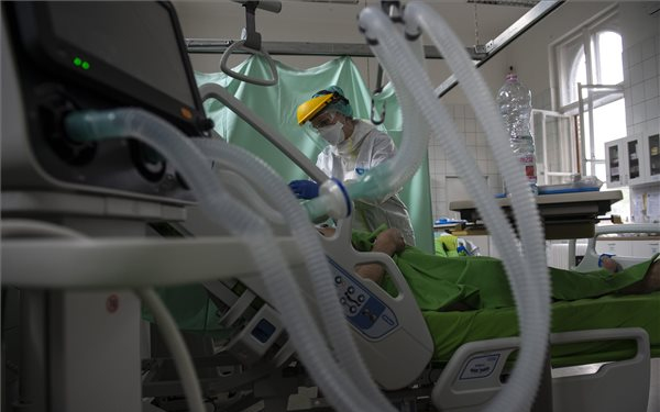 Átlépte a 20,8 milliót a világon a koronavírus-fertőzöttek száma