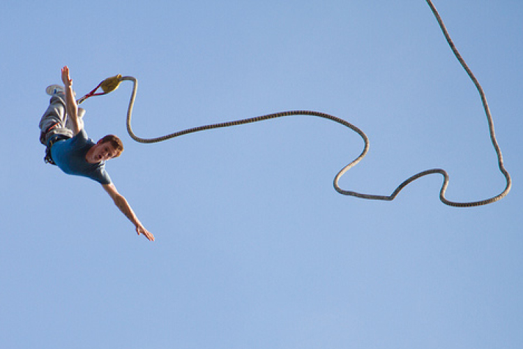 Halálos bungee jumping: egy brit turista hamarabb ugrott