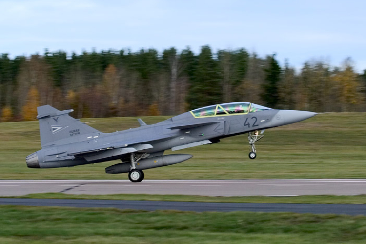 Riasztották a magyar Gripeneket egy utasszállító gép miatt