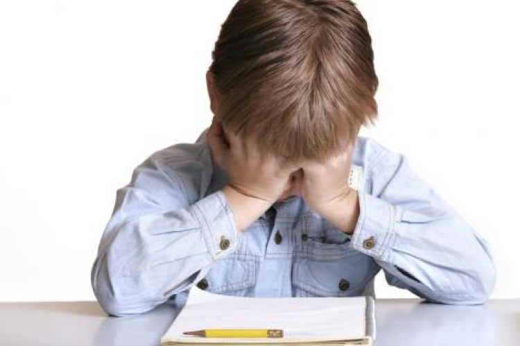 Gyereke stresszes az iskolában? - Így segíthet neki