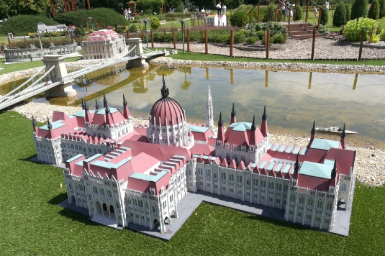 Hét új látványossággal gazdagodik a Mini Magyarország makettpark Szarvason