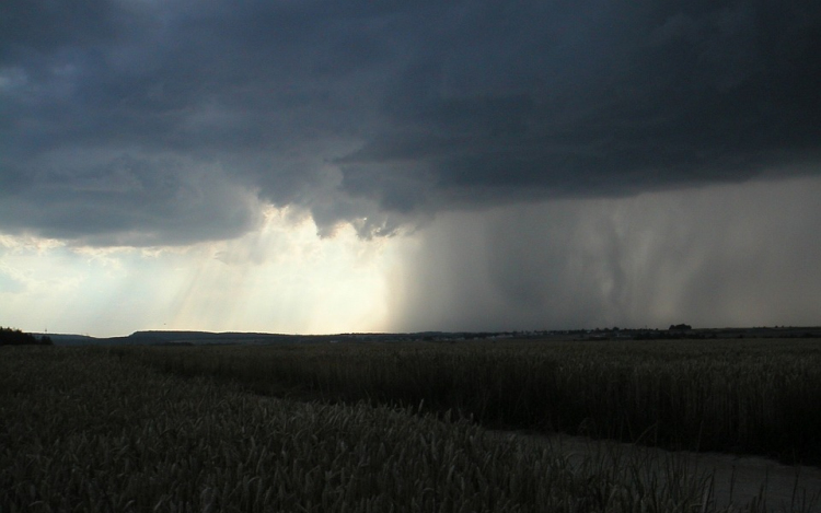 Hőségre és zivatarokra figyelmeztet a meteorológiai szolgálat