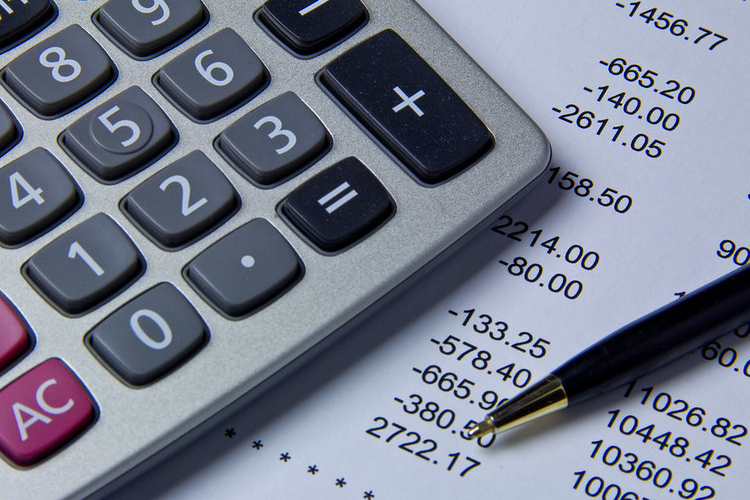 A banki számladíjak emelkedése elleni fellépést helyezett kilátásba a nemzetgazdasági miniszter