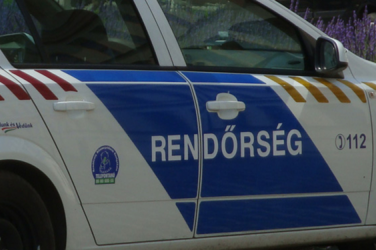 Rendőrök vigyázzák a kérészek táncát a Tiszán és mellékfolyóin