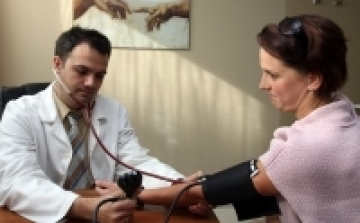 A magas vérnyomással küzdők fele nem tud problémájáról